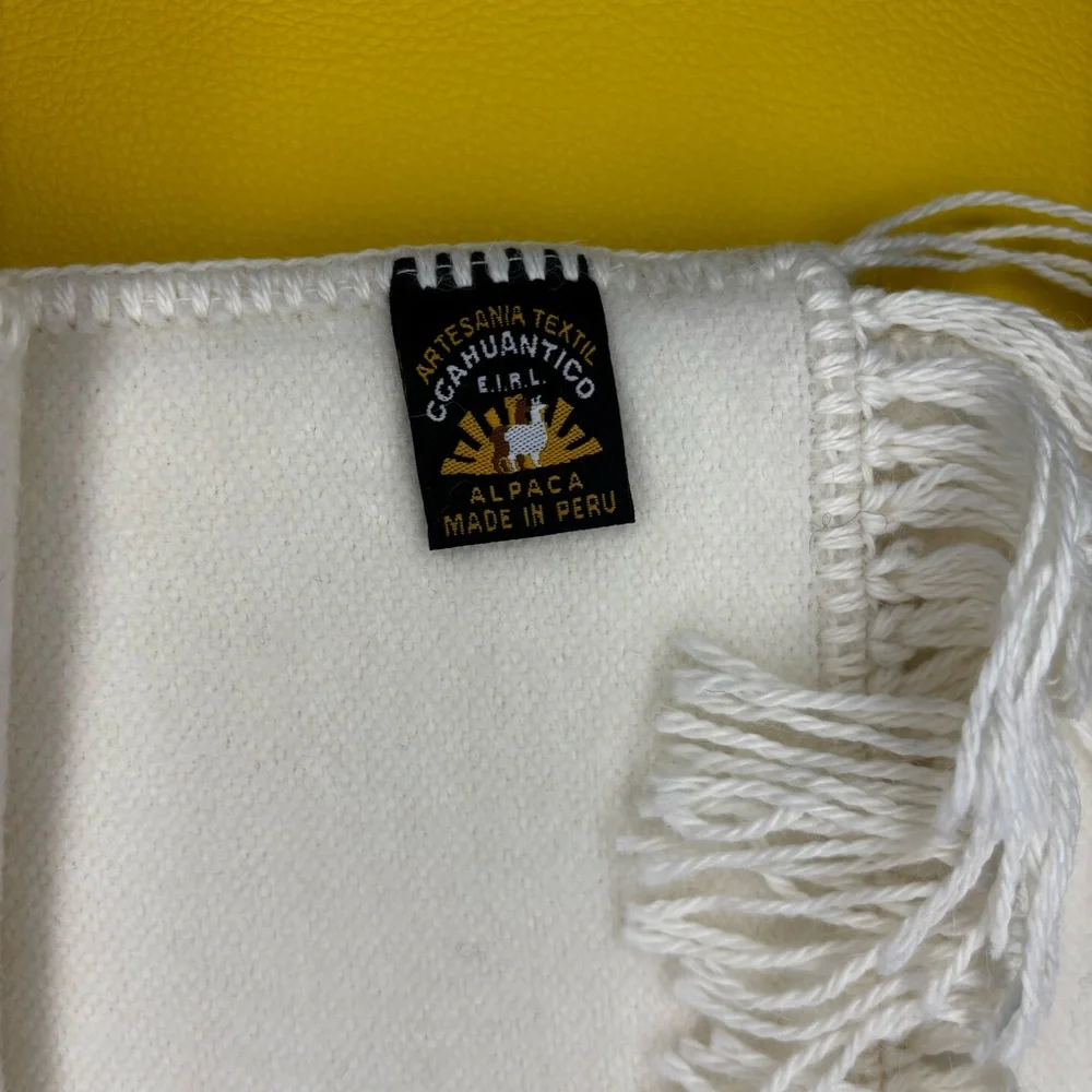 Alpaca‎ Made in Peru White Fringe Scarf Artesanía Textil Ccahuantico